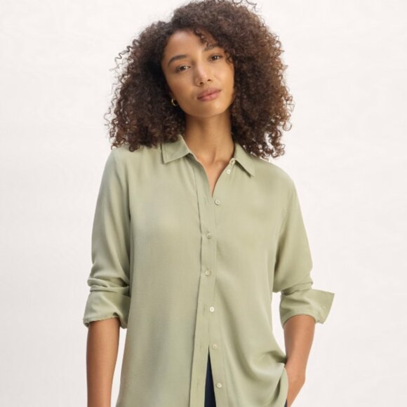 Everlane - The Must-Have Shirt in Washable Silk - Picture 1 of 1